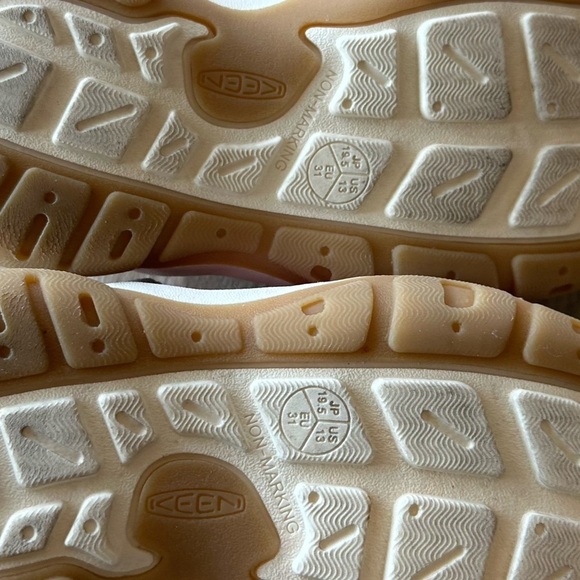 Keen Knotch Creek Girls Sandals Closed Toed Hiking Water Shoe in Pink - Picture 5 of 7